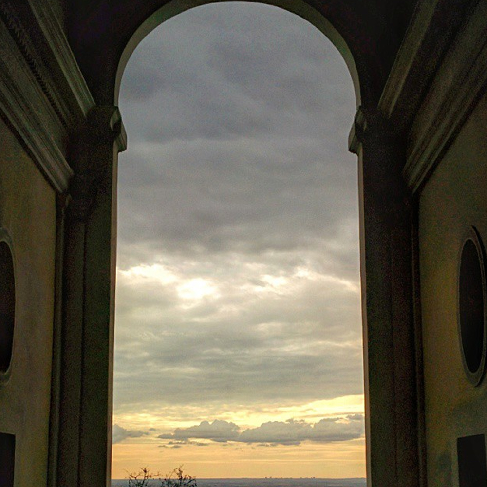 Villa d'Este da una finestra sera A Tour Guide in Rome