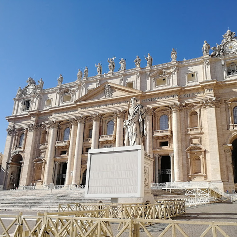 La facciata della Basilica di San Pietro